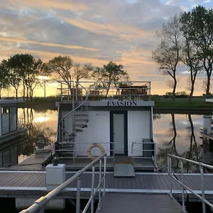 Botel Evasion, Nieuwpoort